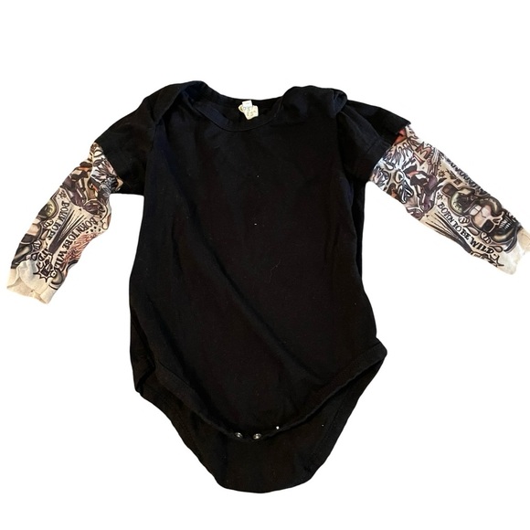 Black Kids One Piece with Graphic Sleeves 12-24 months - Picture 1 of 3